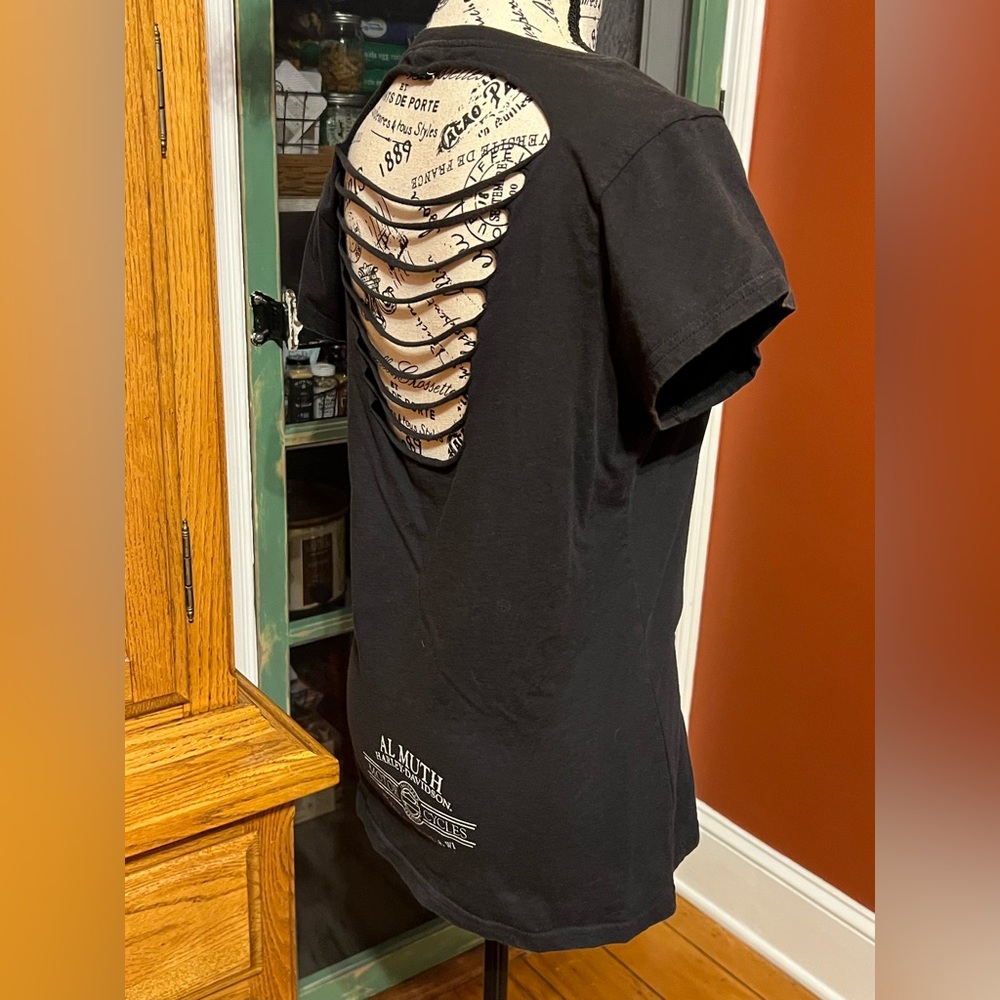 Women’s Harley-Davidson® CLOSED Wisconsin Dealer Vintage S/S Distressed Tee - Picture 9 of 16